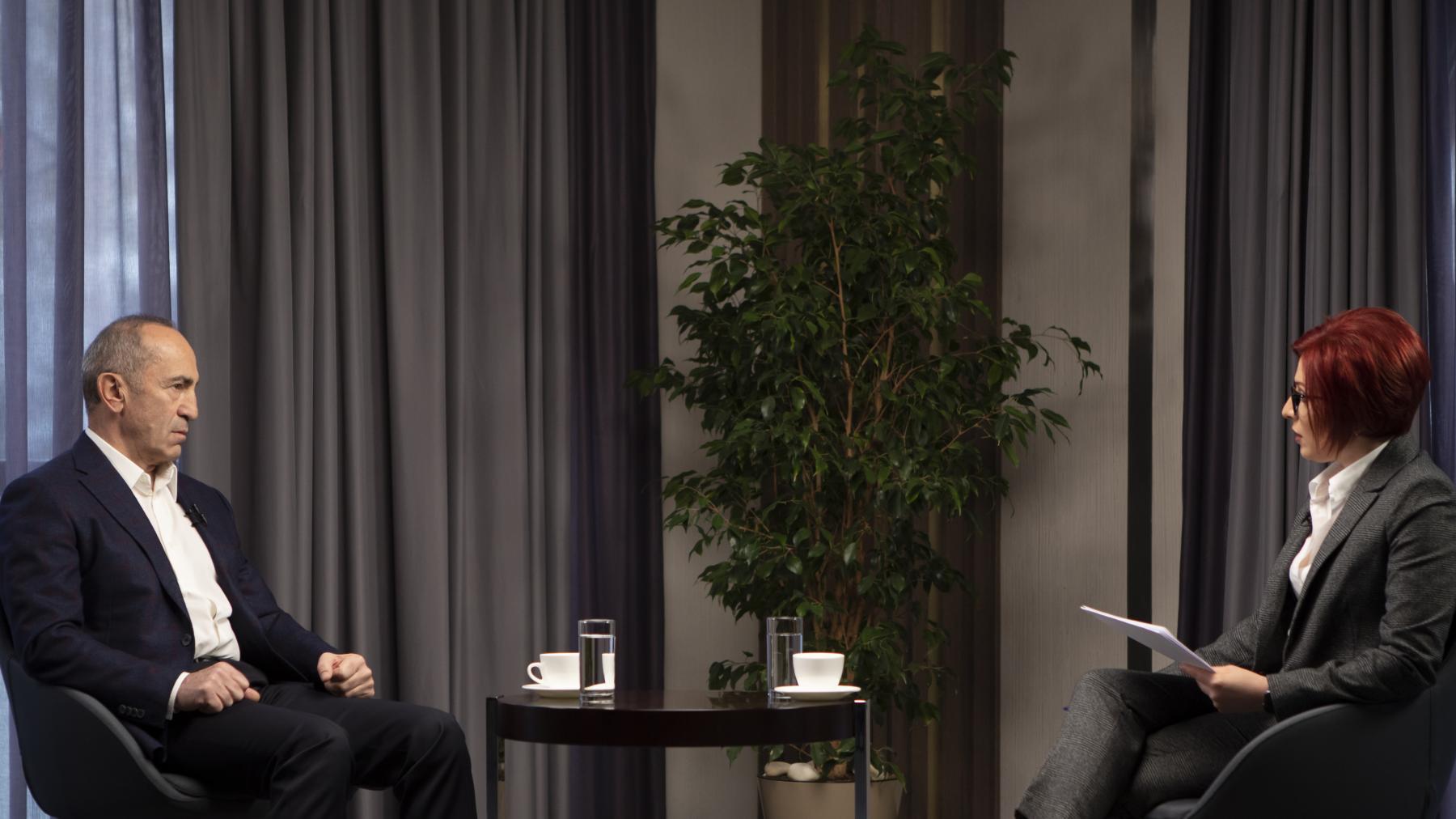 

<!-- THEME DEBUG -->
<!-- THEME HOOK: 'field' -->
<!-- FILE NAME SUGGESTIONS:
   * field--node--title--timeline-inner-page.html.twig
   x field--node--title.html.twig
   * field--node--timeline-inner-page.html.twig
   * field--title.html.twig
   * field--string.html.twig
   * field.html.twig
-->
<!-- BEGIN OUTPUT from 'themes/custom/rk_personal/templates/field/field--node--title.html.twig' -->
<span>Ռոբերտ Քոչարյան. Հայաստանում և Ղարաբաղում հավատացել են վերակազմավորմանը</span>

<!-- END OUTPUT from 'themes/custom/rk_personal/templates/field/field--node--title.html.twig' -->

