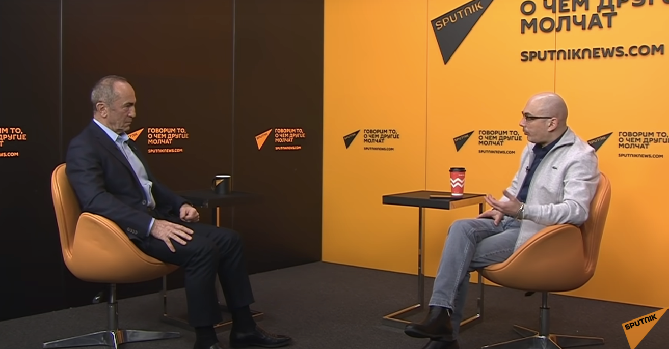 

<!-- THEME DEBUG -->
<!-- THEME HOOK: 'field' -->
<!-- FILE NAME SUGGESTIONS:
   * field--node--title--timeline-inner-page.html.twig
   x field--node--title.html.twig
   * field--node--timeline-inner-page.html.twig
   * field--title.html.twig
   * field--string.html.twig
   * field.html.twig
-->
<!-- BEGIN OUTPUT from 'themes/custom/rk_personal/templates/field/field--node--title.html.twig' -->
<span>Իշխանությունն ամեն ինչ արել է, որ պատերազմն անխուսափելի դառնա. Ռոբերտ Քոչարյան</span>

<!-- END OUTPUT from 'themes/custom/rk_personal/templates/field/field--node--title.html.twig' -->

