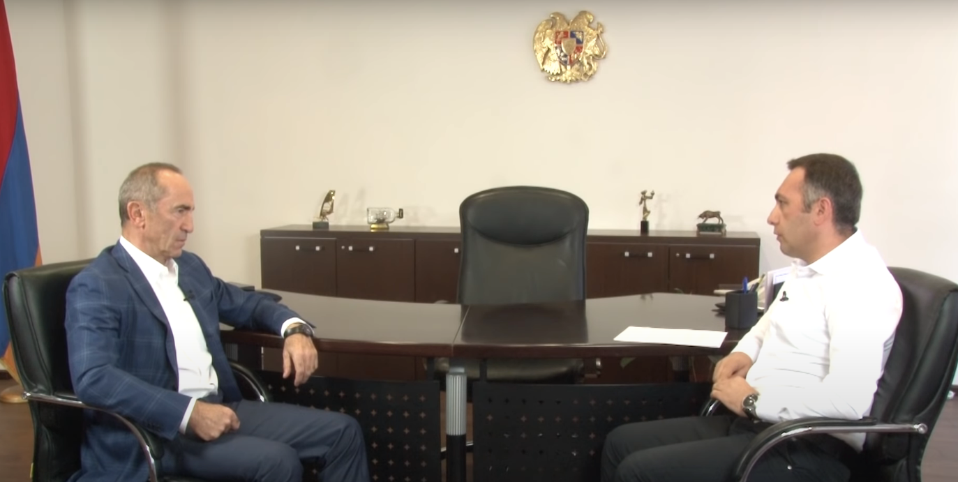 

<!-- THEME DEBUG -->
<!-- THEME HOOK: 'field' -->
<!-- FILE NAME SUGGESTIONS:
   * field--node--title--timeline-inner-page.html.twig
   x field--node--title.html.twig
   * field--node--timeline-inner-page.html.twig
   * field--title.html.twig
   * field--string.html.twig
   * field.html.twig
-->
<!-- BEGIN OUTPUT from 'themes/custom/rk_personal/templates/field/field--node--title.html.twig' -->
<span>Երկրորդ նախագահ Ռոբերտ Քոչարյանի բացառիկ հարցազրույցը՝ Yerevan.Today-ին</span>

<!-- END OUTPUT from 'themes/custom/rk_personal/templates/field/field--node--title.html.twig' -->

