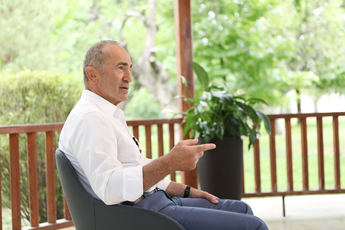 

<!-- THEME DEBUG -->
<!-- THEME HOOK: 'field' -->
<!-- FILE NAME SUGGESTIONS:
   * field--node--title--timeline-inner-page.html.twig
   x field--node--title.html.twig
   * field--node--timeline-inner-page.html.twig
   * field--title.html.twig
   * field--string.html.twig
   * field.html.twig
-->
<!-- BEGIN OUTPUT from 'themes/custom/rk_personal/templates/field/field--node--title.html.twig' -->
<span>Հարցազրույց՝ ՀՀ երկրորդ նախագահ Ռոբերտ Քոչարյանի հետ</span>

<!-- END OUTPUT from 'themes/custom/rk_personal/templates/field/field--node--title.html.twig' -->

