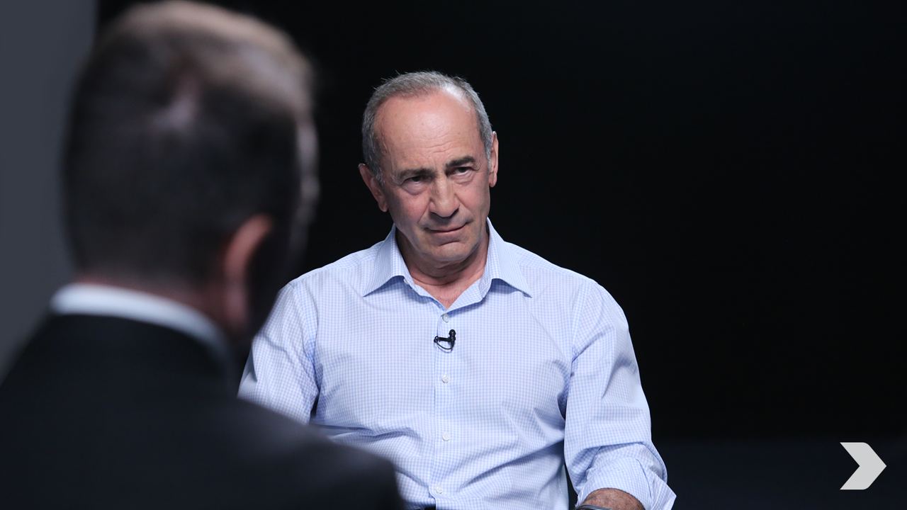 

<!-- THEME DEBUG -->
<!-- THEME HOOK: 'field' -->
<!-- FILE NAME SUGGESTIONS:
   * field--node--title--timeline-inner-page.html.twig
   x field--node--title.html.twig
   * field--node--timeline-inner-page.html.twig
   * field--title.html.twig
   * field--string.html.twig
   * field.html.twig
-->
<!-- BEGIN OUTPUT from 'themes/custom/rk_personal/templates/field/field--node--title.html.twig' -->
<span>ՀՀ երկրորդ նախագահ, «Հայաստան» դաշինքի առաջնորդ Ռոբերտ Քոչարյանի հարցազրույցը</span>

<!-- END OUTPUT from 'themes/custom/rk_personal/templates/field/field--node--title.html.twig' -->

