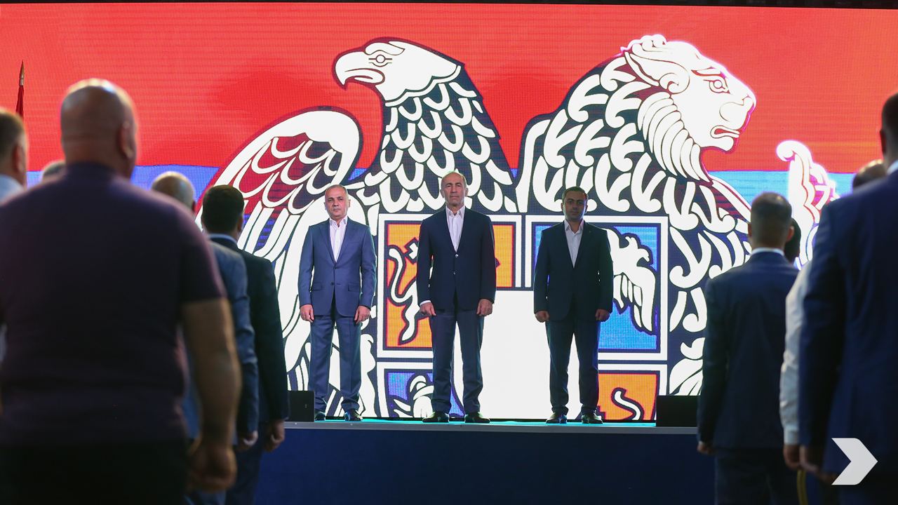 

<!-- THEME DEBUG -->
<!-- THEME HOOK: 'field' -->
<!-- FILE NAME SUGGESTIONS:
   * field--node--title--timeline-inner-page.html.twig
   x field--node--title.html.twig
   * field--node--timeline-inner-page.html.twig
   * field--title.html.twig
   * field--string.html.twig
   * field.html.twig
-->
<!-- BEGIN OUTPUT from 'themes/custom/rk_personal/templates/field/field--node--title.html.twig' -->
<span>Մոտ 200 հազար քվե կասկածի տակ է. Ռոբերտ Քոչարյան</span>

<!-- END OUTPUT from 'themes/custom/rk_personal/templates/field/field--node--title.html.twig' -->

