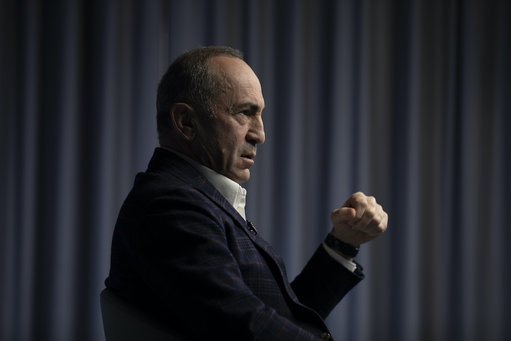 

<!-- THEME DEBUG -->
<!-- THEME HOOK: 'field' -->
<!-- FILE NAME SUGGESTIONS:
   * field--node--title--timeline-inner-page.html.twig
   x field--node--title.html.twig
   * field--node--timeline-inner-page.html.twig
   * field--title.html.twig
   * field--string.html.twig
   * field.html.twig
-->
<!-- BEGIN OUTPUT from 'themes/custom/rk_personal/templates/field/field--node--title.html.twig' -->
<span>ՀՀ 2-րդ նախագահ Ռոբերտ Քոչարյանի հարցազրույցը Hayeli.am. Politik.am և Yerevan. Today կայքերին</span>

<!-- END OUTPUT from 'themes/custom/rk_personal/templates/field/field--node--title.html.twig' -->

