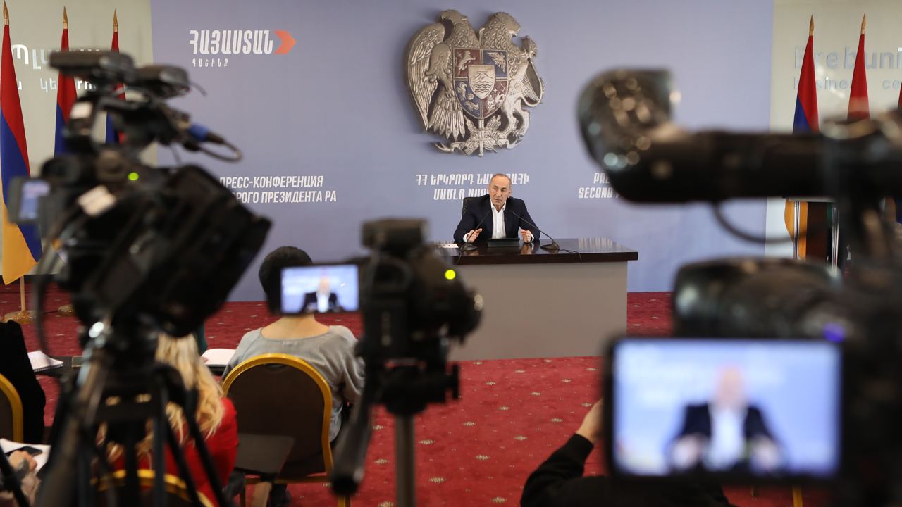 

<!-- THEME DEBUG -->
<!-- THEME HOOK: 'field' -->
<!-- FILE NAME SUGGESTIONS:
   * field--node--title--timeline-inner-page.html.twig
   x field--node--title.html.twig
   * field--node--timeline-inner-page.html.twig
   * field--title.html.twig
   * field--string.html.twig
   * field.html.twig
-->
<!-- BEGIN OUTPUT from 'themes/custom/rk_personal/templates/field/field--node--title.html.twig' -->
<span>ՀՀ երկրորդ նախագահ, «Հայաստան» դաշինքի առաջնորդ Ռոբերտ Քոչարյանը ամփոփել է քաղաքական տարին մամլո ասուլիսով</span>

<!-- END OUTPUT from 'themes/custom/rk_personal/templates/field/field--node--title.html.twig' -->

