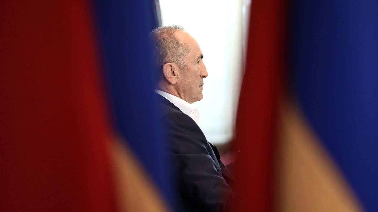 

<!-- THEME DEBUG -->
<!-- THEME HOOK: 'field' -->
<!-- FILE NAME SUGGESTIONS:
   * field--node--title--timeline-inner-page.html.twig
   x field--node--title.html.twig
   * field--node--timeline-inner-page.html.twig
   * field--title.html.twig
   * field--string.html.twig
   * field.html.twig
-->
<!-- BEGIN OUTPUT from 'themes/custom/rk_personal/templates/field/field--node--title.html.twig' -->
<span>ՀՀ երկրորդ նախագահ, «Հայաստան» դաշինքի առաջնորդ Ռոբերտ Քոչարյանը հանդես է եկել մամլո ասուլիսով</span>

<!-- END OUTPUT from 'themes/custom/rk_personal/templates/field/field--node--title.html.twig' -->

