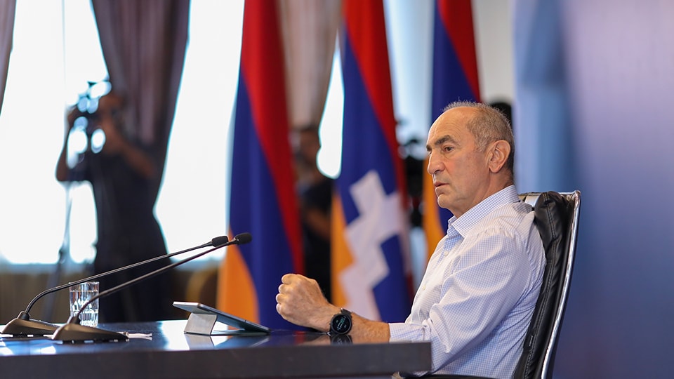 

<!-- THEME DEBUG -->
<!-- THEME HOOK: 'field' -->
<!-- FILE NAME SUGGESTIONS:
   * field--node--title--timeline-inner-page.html.twig
   x field--node--title.html.twig
   * field--node--timeline-inner-page.html.twig
   * field--title.html.twig
   * field--string.html.twig
   * field.html.twig
-->
<!-- BEGIN OUTPUT from 'themes/custom/rk_personal/templates/field/field--node--title.html.twig' -->
<span>Մամլո ասուլիսով է հանդես գալիս ՀՀ երկրորդ նախագահ, «Հայաստան» դաշինքի առաջնորդ Ռոբերտ Քոչարյանը</span>

<!-- END OUTPUT from 'themes/custom/rk_personal/templates/field/field--node--title.html.twig' -->

