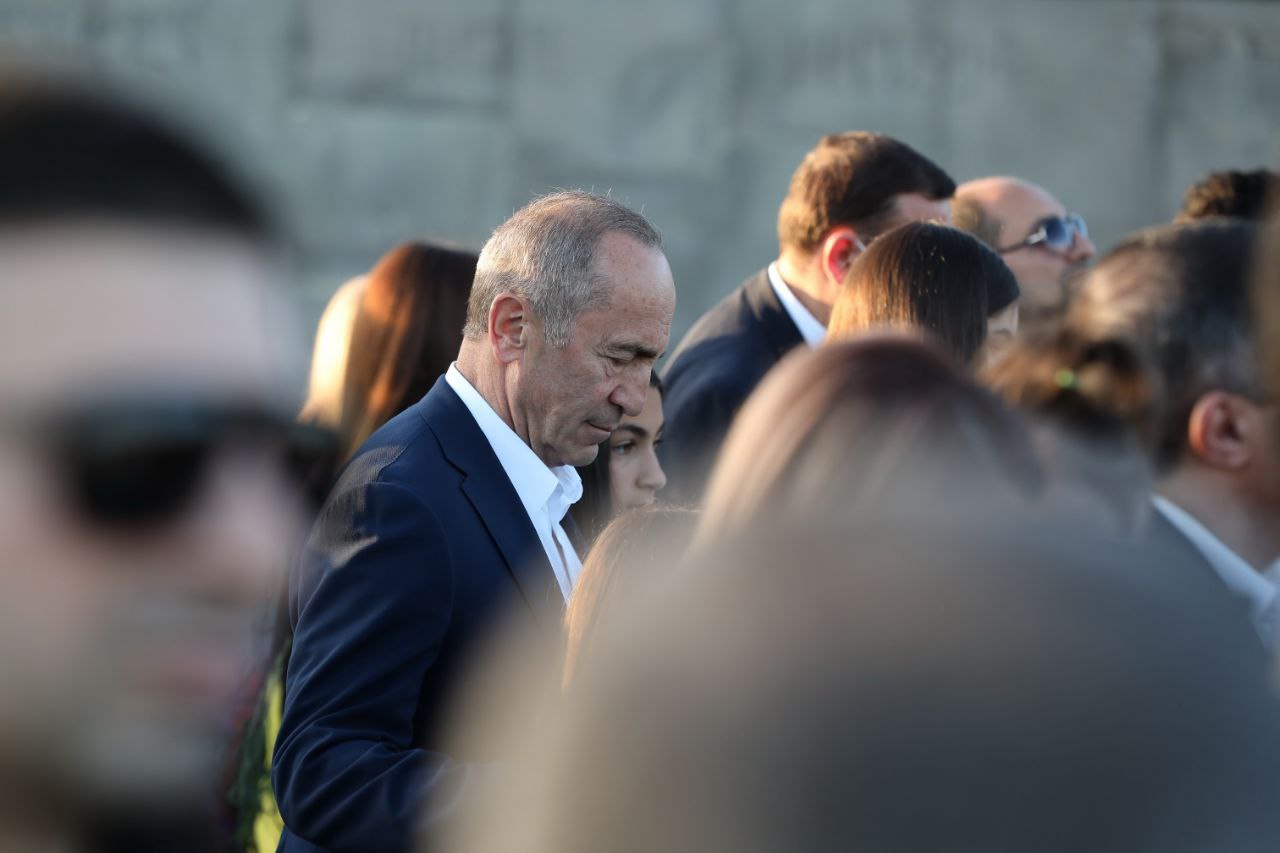 

<!-- THEME DEBUG -->
<!-- THEME HOOK: 'field' -->
<!-- FILE NAME SUGGESTIONS:
   * field--node--title--timeline-inner-page.html.twig
   x field--node--title.html.twig
   * field--node--timeline-inner-page.html.twig
   * field--title.html.twig
   * field--string.html.twig
   * field.html.twig
-->
<!-- BEGIN OUTPUT from 'themes/custom/rk_personal/templates/field/field--node--title.html.twig' -->
<span>ՀՀ երկրորդ նախագահ Ռոբերտ Քոչարյանն այցելել է Ծիծեռնակաբերդ՝ հարգանքի տուրք մատուցելու Հայոց ցեղասպանության զոհերի հիշատակին</span>

<!-- END OUTPUT from 'themes/custom/rk_personal/templates/field/field--node--title.html.twig' -->

