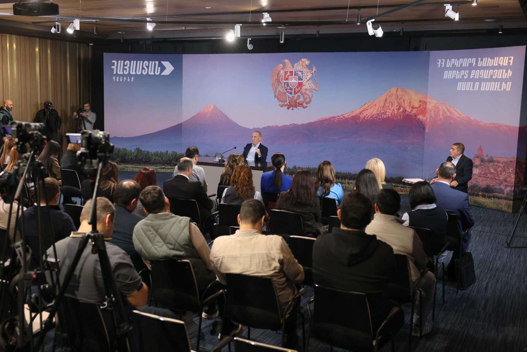 

<!-- THEME DEBUG -->
<!-- THEME HOOK: 'field' -->
<!-- FILE NAME SUGGESTIONS:
   * field--node--title--timeline-inner-page.html.twig
   x field--node--title.html.twig
   * field--node--timeline-inner-page.html.twig
   * field--title.html.twig
   * field--string.html.twig
   * field.html.twig
-->
<!-- BEGIN OUTPUT from 'themes/custom/rk_personal/templates/field/field--node--title.html.twig' -->
<span>Пресс-конференция второго президента Армении Роберта Кочаряна 01/2026</span>

<!-- END OUTPUT from 'themes/custom/rk_personal/templates/field/field--node--title.html.twig' -->

