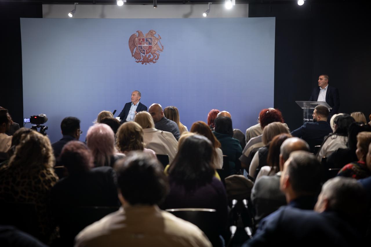 

<!-- THEME DEBUG -->
<!-- THEME HOOK: 'field' -->
<!-- FILE NAME SUGGESTIONS:
   * field--node--title--timeline-inner-page.html.twig
   x field--node--title.html.twig
   * field--node--timeline-inner-page.html.twig
   * field--title.html.twig
   * field--string.html.twig
   * field.html.twig
-->
<!-- BEGIN OUTPUT from 'themes/custom/rk_personal/templates/field/field--node--title.html.twig' -->
<span>ՀՀ Երկրորդ Նախագահ Ռոբերտ Քոչարյանի հանդիպումը աջակիցների հետ</span>

<!-- END OUTPUT from 'themes/custom/rk_personal/templates/field/field--node--title.html.twig' -->

